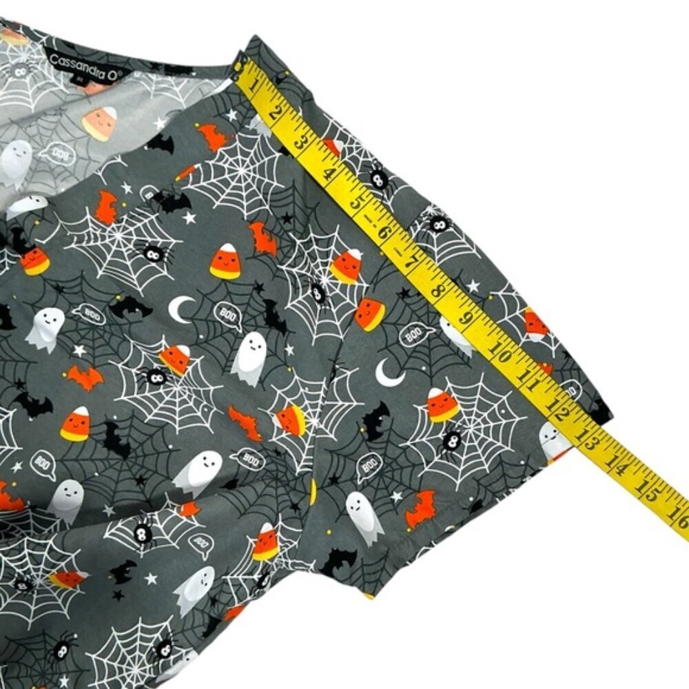 Cassandra O Halloween Theme Scrub Top Pockets Candy Corn Ghosts Gray Multi XL - Picture 9 of 16